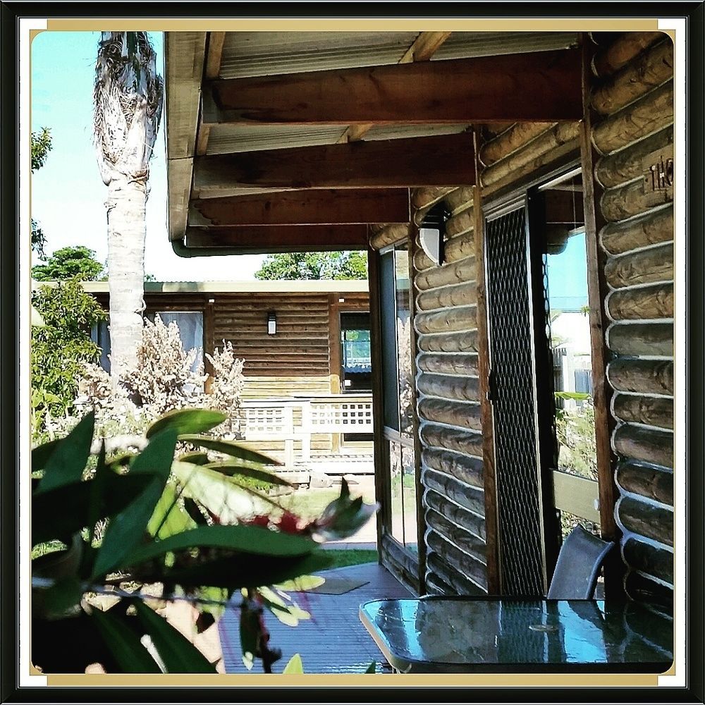 Lazy Acre Log Cabins Lakes Entrance Exteriör bild