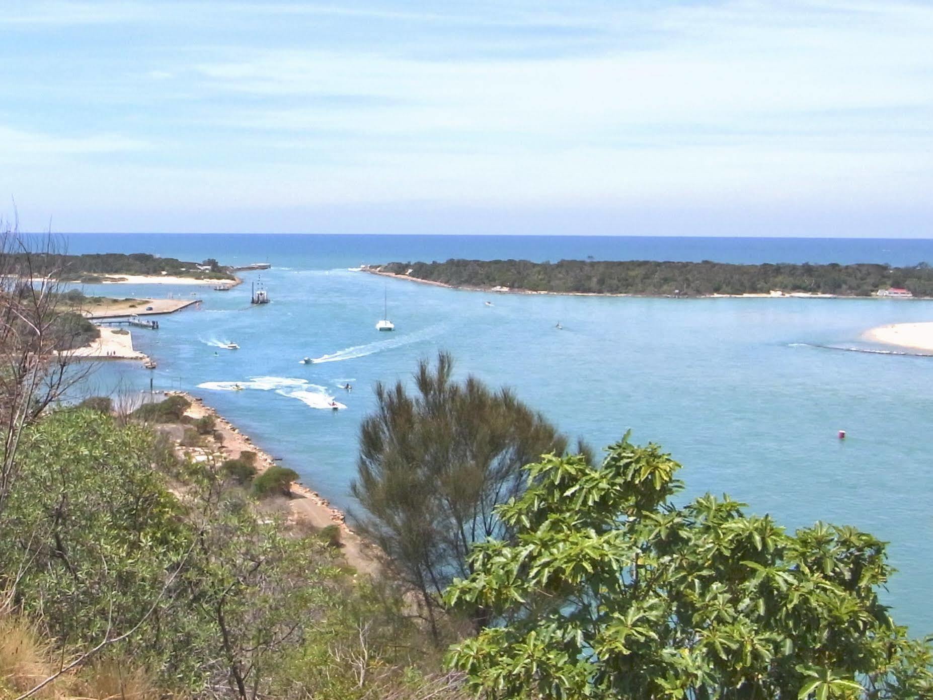 Lazy Acre Log Cabins Lakes Entrance Exteriör bild