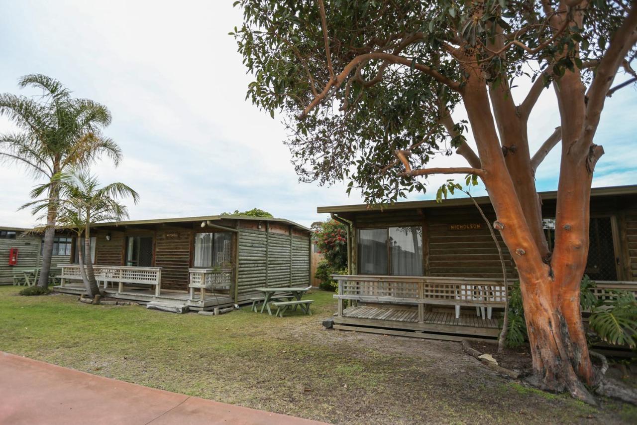 Lazy Acre Log Cabins Lakes Entrance Exteriör bild