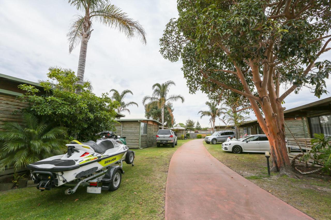 Lazy Acre Log Cabins Lakes Entrance Exteriör bild