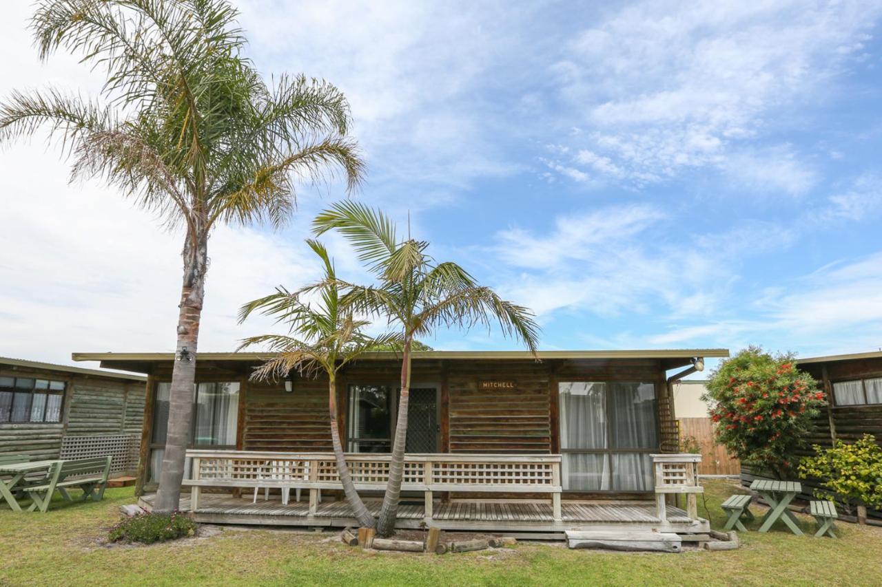 Lazy Acre Log Cabins Lakes Entrance Exteriör bild