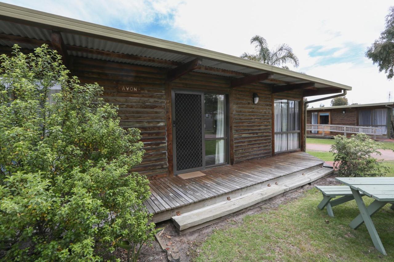 Lazy Acre Log Cabins Lakes Entrance Exteriör bild