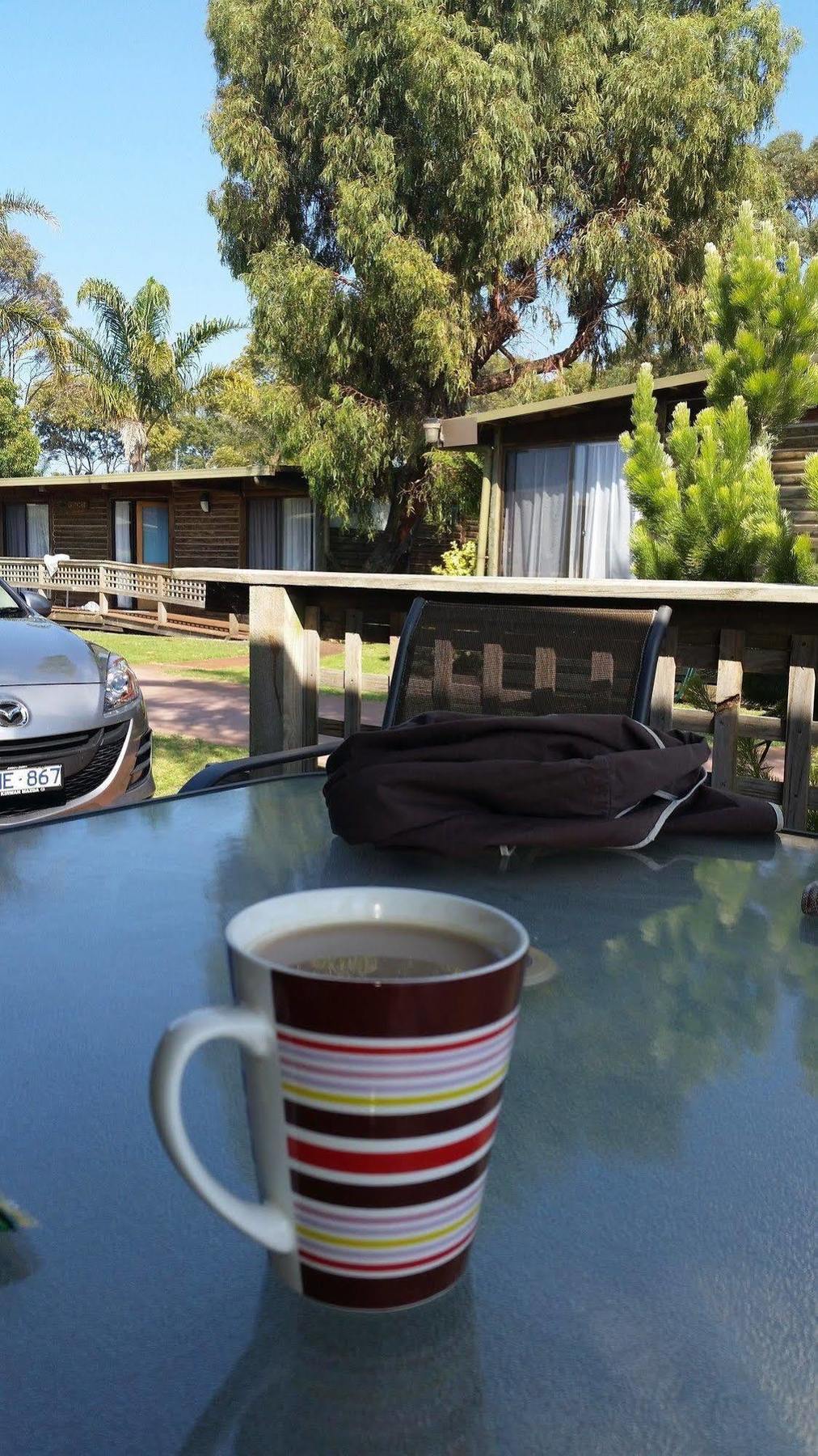 Lazy Acre Log Cabins Lakes Entrance Exteriör bild