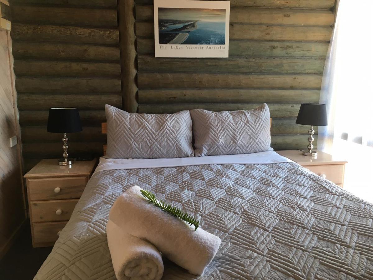 Lazy Acre Log Cabins Lakes Entrance Exteriör bild